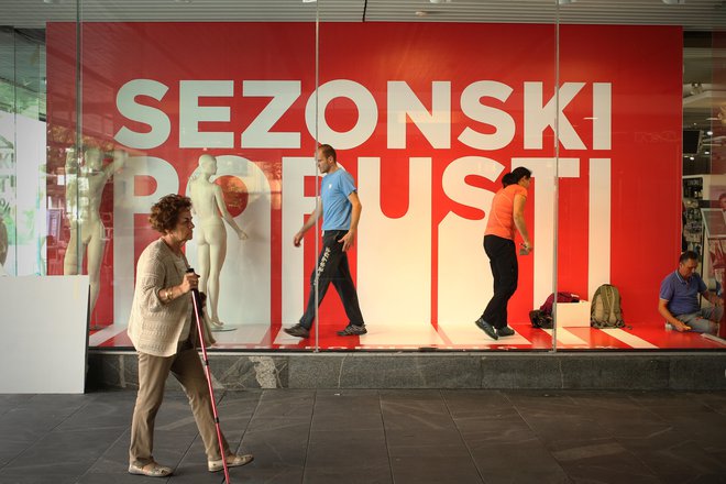 Odzivnost na spreminjajoče se modne smernice in ažurnost ponudbe v trgovinah sta ključni za poslovno uspešnost in rast. FOTO: Jure Eržen