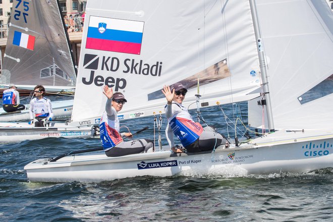 Tina Mrak in Veronika Macarol na svetovnem prvenstvu v jadranju v Aarhusu.