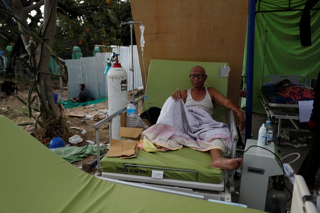 Hospitaliziranih je skoraj 2500 ljudi. FOTO: Beawiharta Beawiharta/Reuters