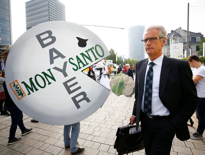 Monsanto zavrača trditve, da glifosat povzroča raka. FOTO: Wolfgang Rattay/Reuters