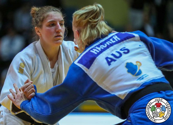 Andreja Leški (levo) je le v polfinalu priznala premoč tekmice, poznejše zmagovalke. FOTO: IJF