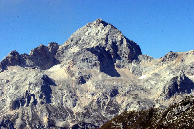 Velika večina tujcev, ki pridejo v slovenske gore, za cilj najprej izbere Triglav, je dejal gorski vodnik Grega Kofler iz Mojstrane, šele nato tudi druge vrhove. FOTO: Igor Modic/Delo