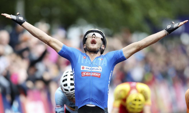 Matteo Trentin je zelo čustveno proslavil zmago. FOTO: John Walton/AP