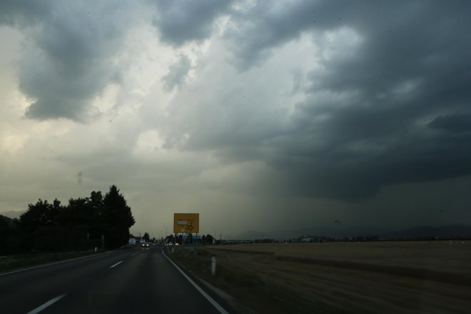 Nevihte s točo lahko ogrozijo Slovenijo zvečer. FOTO: Uroš Hočevar