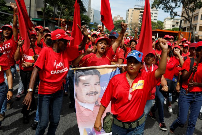 Ponedeljkov shod podpornikov venezuelskega predsednika Madura FOTO: Marco Bello/Reuters