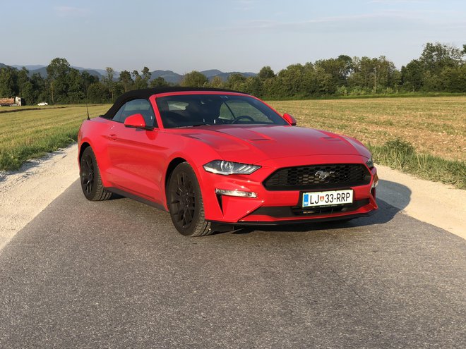 Ford mustang je avtomobil, ki ga moraš začutiti za volanom in med ovinki, vse drugo so mrtve številke na papirju. FOTO: Aljaž Vrabec