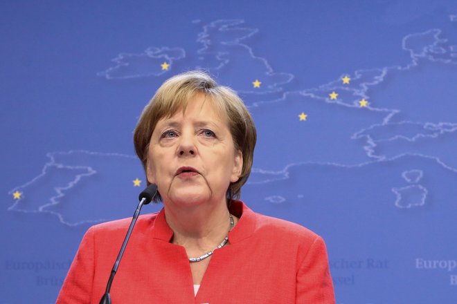 Angela Merkel se presenetljivo dobro drži na že četrtem prestolu. FOTO: AFP