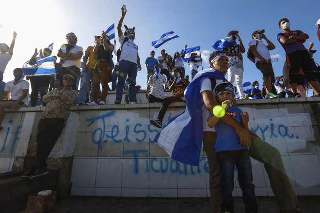 Mednarodne humanitarne organizacije so naštele 317 mrtvih, skoraj vsi naj bi pripadali upornim študentom in njihovim podpornikom. FOTO: AP