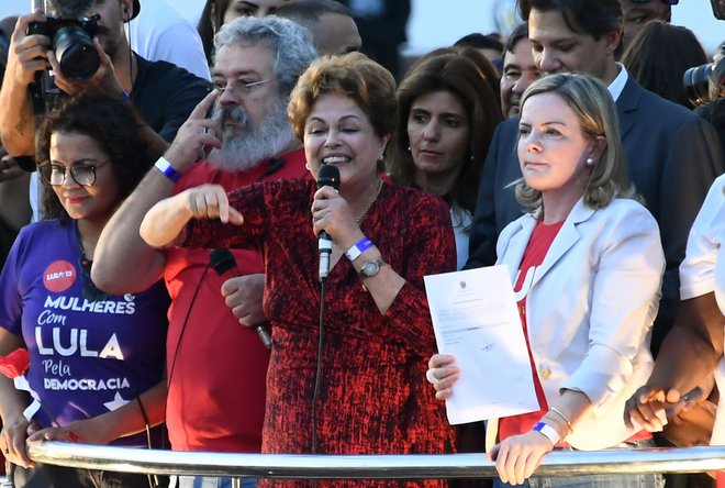 Nekdanja brazilska predsednica Dilma Rousseff iz vrst Delavske stranke je nagovorila podpornike predsedniškega kandidata Lula da Silva. FOTO: Evaristo Sa/AFP