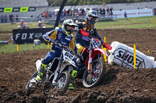 Klemen Gerčar in Tim Gajser na dirki za MXGP v Švici. Do konca sezone ima elita pred sabo še štiri preizkušnje. FOTO: Jan Porić/Porson Media