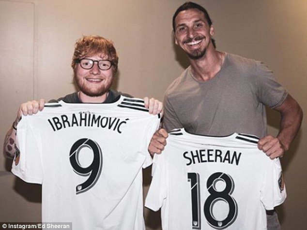 Zlatan Ibrahimović in Ed Sheeran sta si izmenjala dresa. FOTO: Instagram/Ed Sheeran