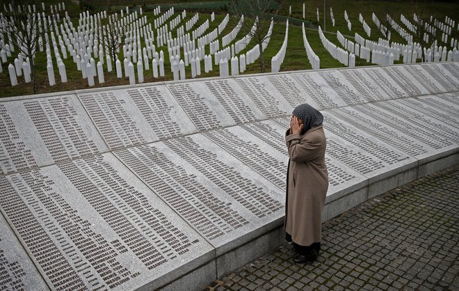 Tragična Srebrenica je postala glavna predvolilna tema. FOTO: Reuters