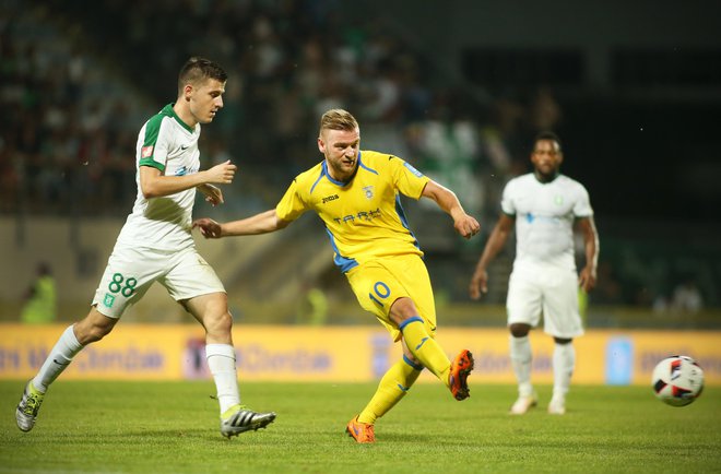 Slobodan Vuk je bil domžalski strah in trepet za nasprotnikove vratarje. FOTO: Jure Eržen/Delo