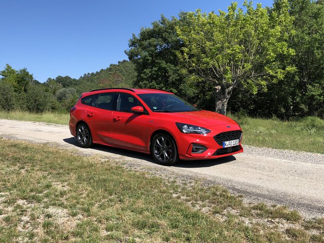 Ford focus je dokaz, da lahko družinski avtomobili združujejo uporabnost in dinamično vožnjo. FOTO: Aljaž Vrabec