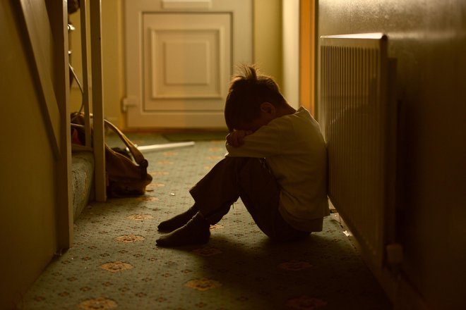 Ravnanje staršev je na deklici pustilo posledice. FOTO: Getty Images/Istockphoto