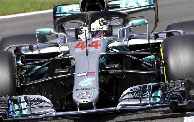 Lewis Hamilton bo šestič letos štartal s čela kolone. FOTO: Geert vanden Wijngaert/AP