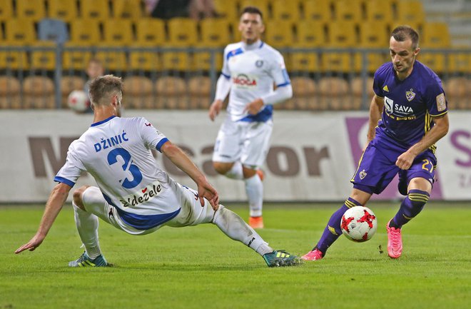 Elvedin Džinić je zadel, Jasmin Mešanović ne. FOTO: Tadej Regent/Delo