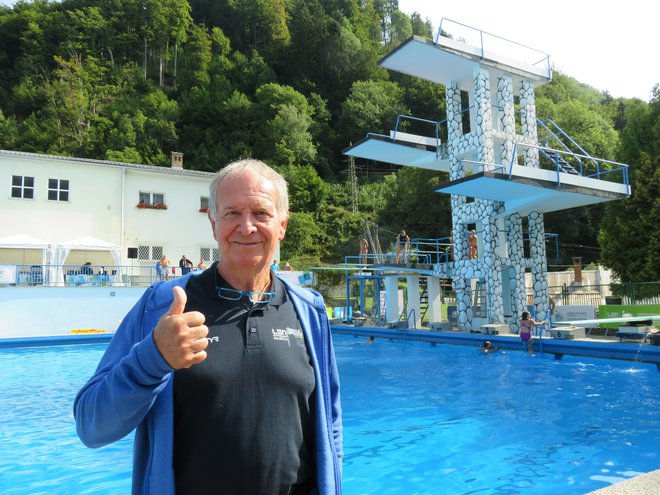 Klaus Dibiasi, nekdanji večkratni olimpijski prvak v skokih v vodo na bazenu Ukova na Jesenicah. FOTO: Blaž Račič
