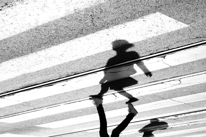 Prehod, kjer je voznica trčila v otroka, je neposredno pred osnovno šolo in vrtcem ter je dobro viden. FOTO: Shutterstock