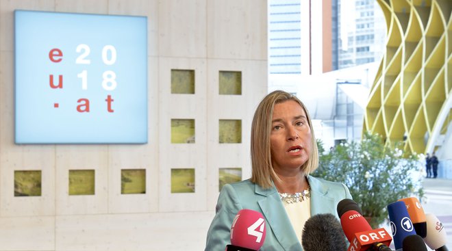 Nekdanji posebni odposlanci EU v BiH so Federici Mogherini poslali pismo, v katerem jo svarijo pred posledicami spreminjanja meja na Balkanu. FOTO: Herbert Neubauer/AFP