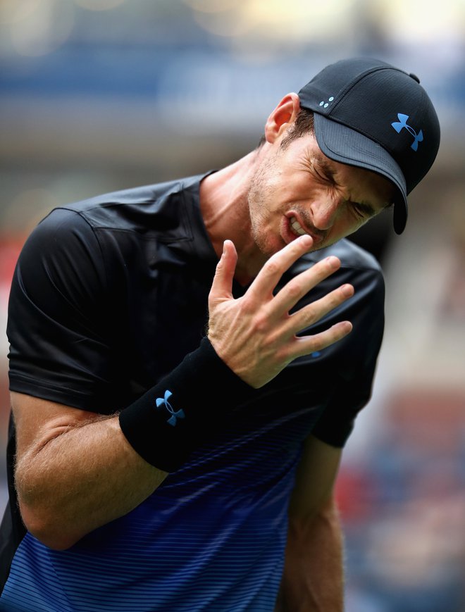 Andy Murray ni bil zadovoljen z nihanji v igri. Foto AFP
