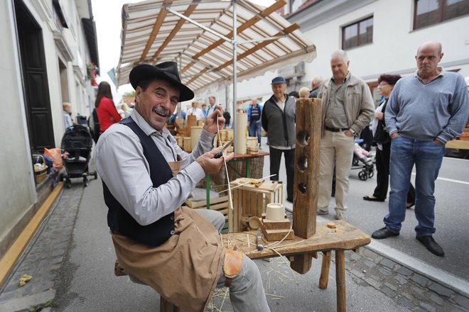 Franc Jaklič je eden od samo še dveh posodarjev, ki obvladata to tradicionano obrt. FOTO: Leon Vidic