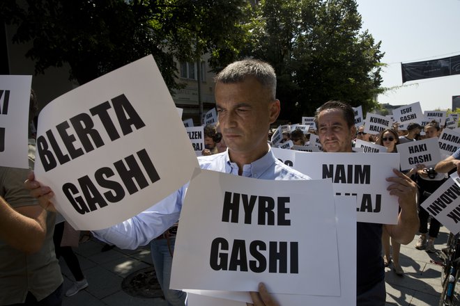 Svojci še vedno zahtevajo resnico o usodi številnih pogrešanih iz časov vojne na Kosovu. FOTO: Visar Kryeziu/AP