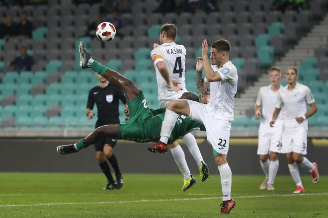 Jucie Lupeta je dosegel gol s škarjicami, kakršnih ne vidiš vsak dan. FOTO: Leon Vidic/Delo