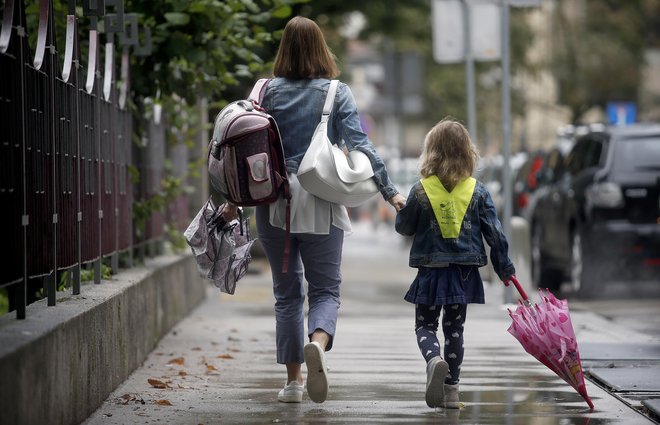 Da bi bila pot v šolo varna, bo do nedelje potekala preventivna akcija Začetek šolskega leta, namenjena varni vključitvi otrok v promet. FOTO: Blaž Samec/Delo