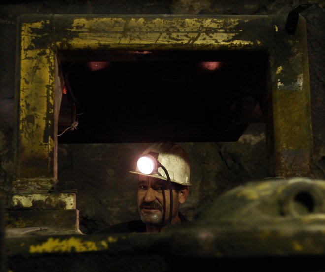 Srbski vladni predstavniki ponavljajo, da je kitajska milijardna investicija rešila rudarsko-talilniško območje Bor pred &raquo;črno luknjo&laquo;. FOTO: Reuters