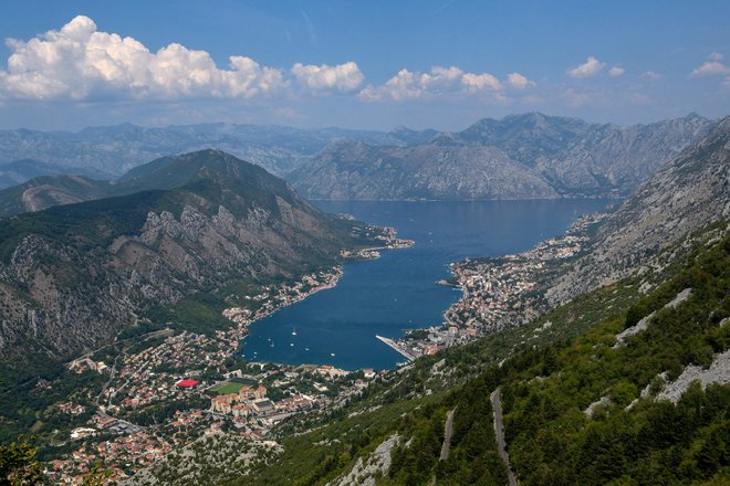 Množični turizem in gradnja sta precej vplivala na zunanjo podobo zaliva. FOTO: AFP