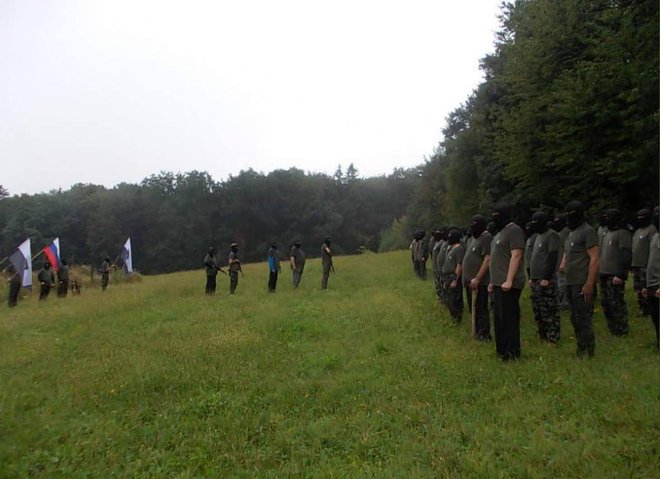 Postroj z orožjem in sekirami oborožene Štajerske varde. FOTO: Twitter
