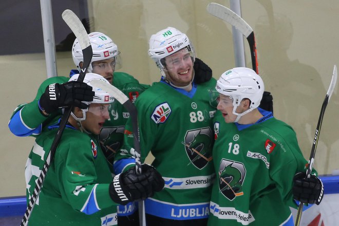 Ljubljančani so se samo v drugi tretjini veselili petkrat. FOTO: Tomi Lombar/Delo