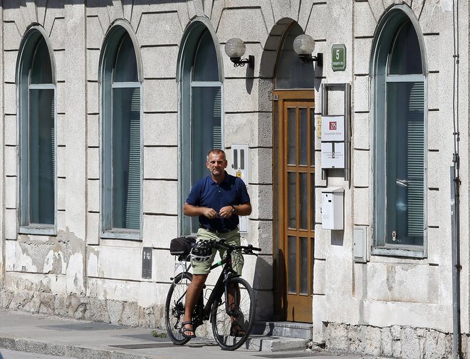 Za stavbo na Frankopanski 5, kjer je sedež Zveze potrošnikov Slovenije, na včerajšnji dražbi ni bilo zanimanja. FOTO: Matej Družnik