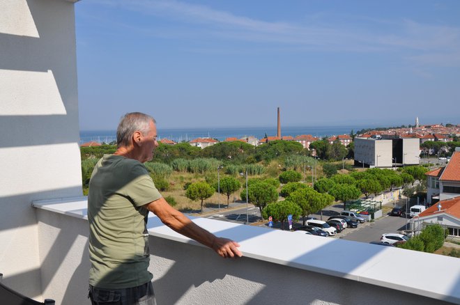 V sobah lahko stanovalci pri razgledu izbirajo med modro in zeleno barvo – nekateri so namreč želeli pogled na morje, drugi na Porečanko. Foto Arhiv centra starejših v Izoli