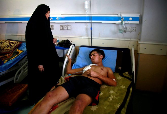 Protesti so se dodatno okrepili v torek. Od tedaj je bilo po podatkih iraškega ministrstva za zdravje ubitih 12 ljudi, okoli 50 jih je bilo ranjenih. FOTO: Reuters