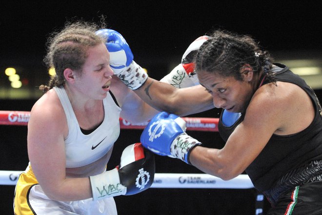 Ema Kozin (levo) se je z Mehičanko Irais Hernandez (desno) v zagrebški Areni razšla z neodločenim izidom. FOTO: Cropix