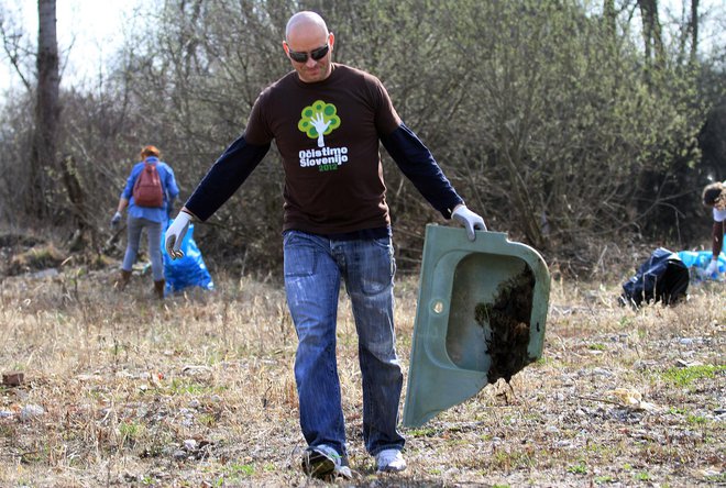 Glede plastičnih izdelkov za enkratno uporabo nam manjka ambicioznosti, kar kaže na to, da se ne zavedamo, kakšno okolje imamo.&nbsp;FOTO: Jože Suhadolnik