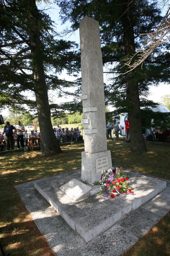 Bazoviški in podobni spomeniki predstavljajo dragocene in avtentične pomnike, je na slovesnosti med drugim povedala senatorka Tatjana Rojc. FOTO: Ljubo Vukelič/Delo