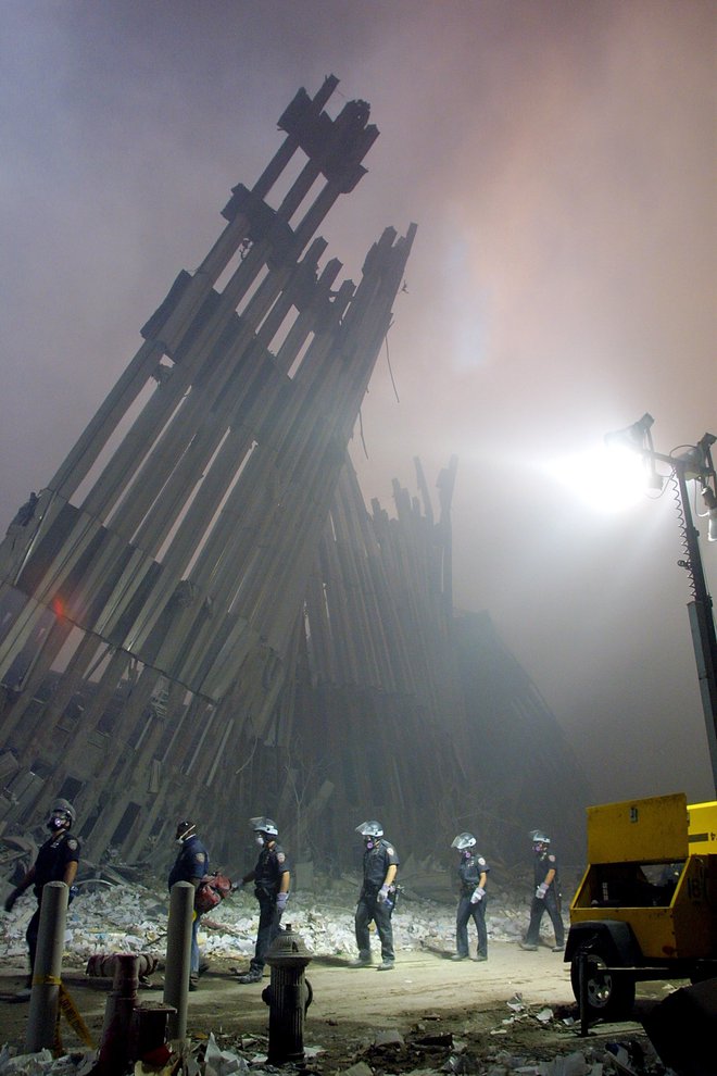 Umiranje se nadaljuje tudi  leta po 11. septembru 2001, številni reševalci, ki so takrat nesebično priskočili na pomoč, so oboleli za rakavimi obolenji. FOTO: Doug Kanter/ Afp