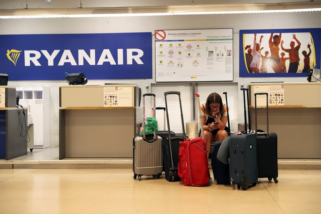 Ryanairovi zaposleni tokrat stavkajo v Nemčiji. FOTO: Susana Vera/Reuters