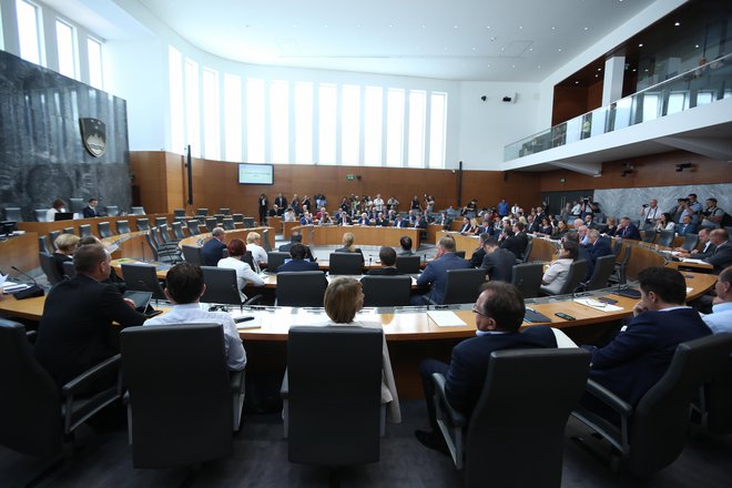 Državni zbor bo na izredni seji glasoval o seznamu ministrov. FOTO: Jure Eržen/Delo