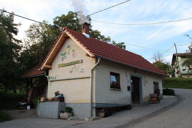 Sušilnica sadja na Gradežu obratuje od konca avgusta do sredine decembra. Foto Simona Fajfar