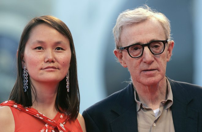 Soon-Yi Previn in Woody Allen sta se poročila leta 1997 in tudi sama posvojila dva otroka, ki se imenujeta&nbsp;Bechet Dumaine Allen in Manzie Tio Allen. Družina živi na Manhattnu. FOTO: Reuters