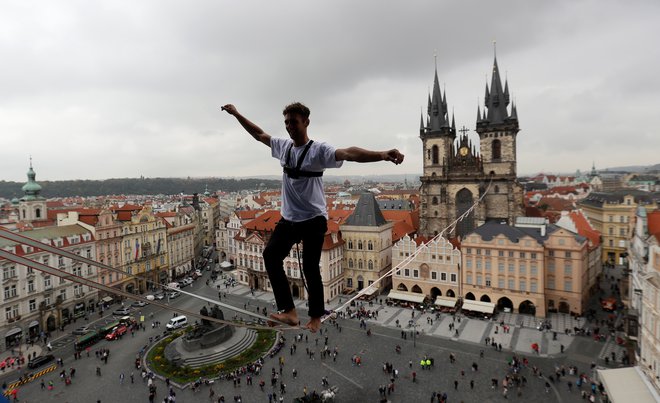 Čehi najbolje lovijo ravnovesje med polno zaposlenostjo in rastjo plač. FOTO: Reuters