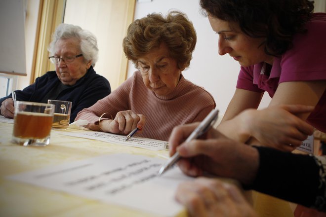 Vsakodnevna umska aktivnost pripomore k ohranjanju prožnosti možgan. Foto Uroš Hočevar/Delo.