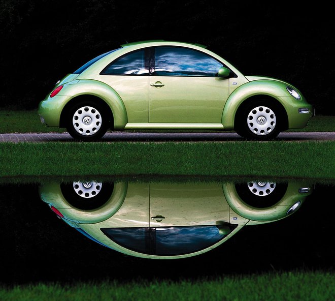 Prva generacija novodobnega hrošča iz leta 1998, ki so ga poimenovali new beetle. FOTO: Volkswagen