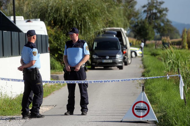 Šele potem, ko je počilo v Črni vasi, je policija začela ta dogodek povezovati s tistim z Brezovice. FOTO: Igor Mali