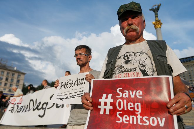 Oleg Sentsov je zaprt v ruski kaznilnici, kjer gladovno stavka. FOTO: Valentyn Ogirenko/Reuters