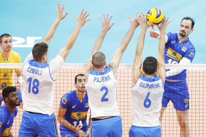 Lipe je poskušal prebiti trojni slovenski blok. FOTO: FIVB